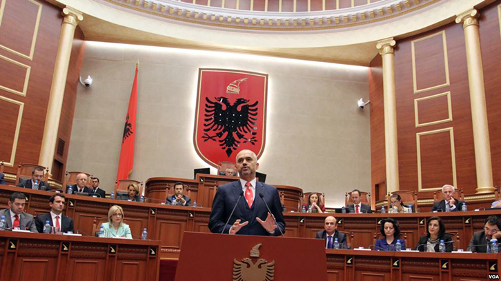 SALI BERISHA/ Denoncimet e Manjanit lule, përballë dosjeve për afera korruptive të 4 ministrave ndaj Ramës