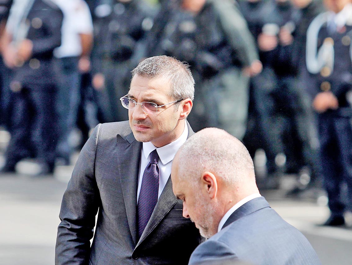 Në Shqipëri sundon mafia e lidhur me qeverinë, e vetmja rrugë largimi i narkoministrit dhe shefit të tij