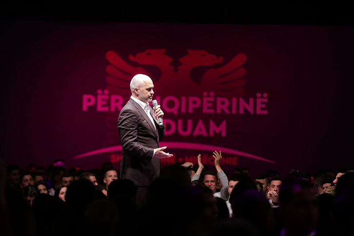 VIDEO/ Në mitingjet e PS-së, të rinjtë e marrë me forcë thërrasin “Rroftë PD…, rroftë Lulzim Basha!”