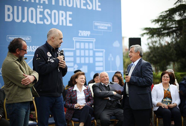 FAKT/ Edi Rama shpërndau tapitë që “miku i tij” Kanan Shakaj i kishte bllokuar prej vitesh