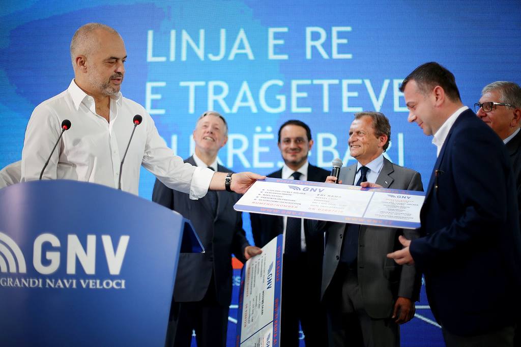 FOTO/ Trageti “Rhapsody” i përuruar nga Edi Rama, me defekt – sot në Durrës vjen “SNAV Lazio”