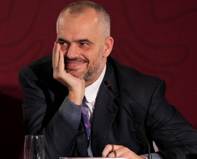 Edi Rama vazhdon të arratiset natën me taksi !