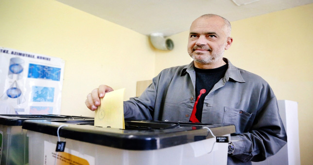 Edi Rama i prerë: Votimi elektronik, s’jap dakordësinë për një aventurë