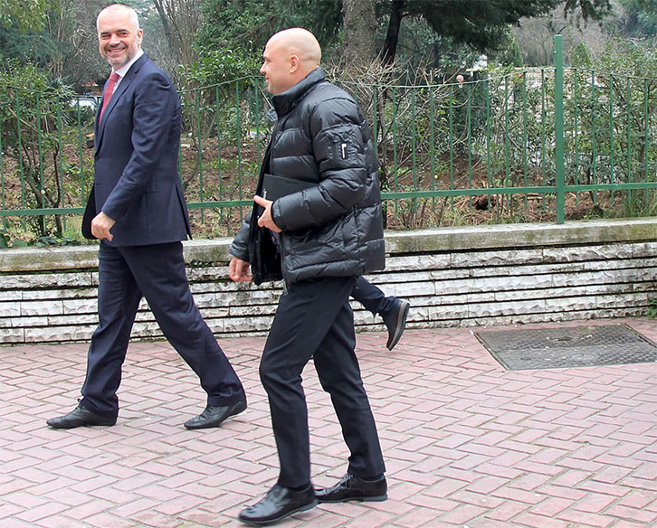 VIDEO RETRO/ Ylli Manjani “qëndrrestar” në opinionin e tij ndaj Edi Ramës: Sharlatan e mashtrues, monstër që në 21 janar fërkonte duart…