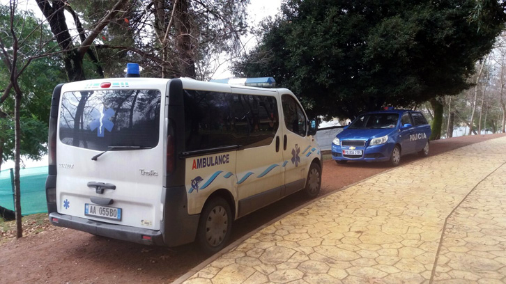 VIDEO/ Operacioni i kërkimit dhe nxjerrjes nga liqeni artificial i 50-vjeçarit të mbytur