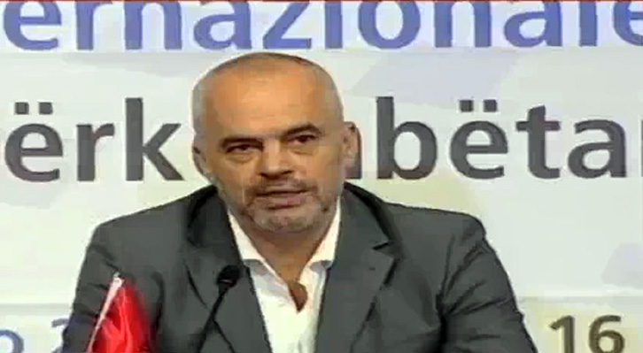 FLASH/ “Ngec” Edi Rama, në takim me biznesmenët italianë nuk i kujtohet emri i ambasadorit italian