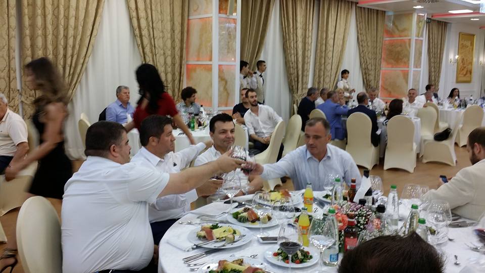 FOTO/Eduard Ndocaj i hedh sytë nga PD