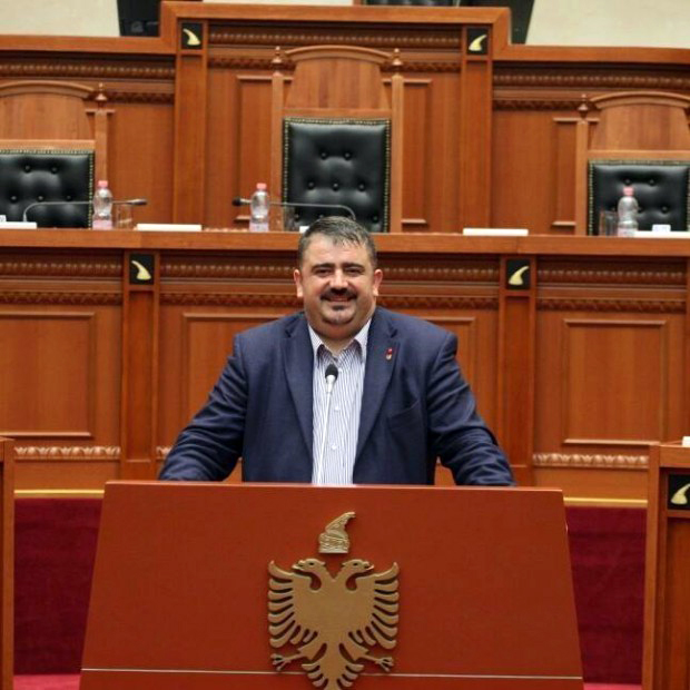 Mazhoranca humbet votën e “Kaubojsit”: Ja pse nuk e votoj reformën në drejtësi