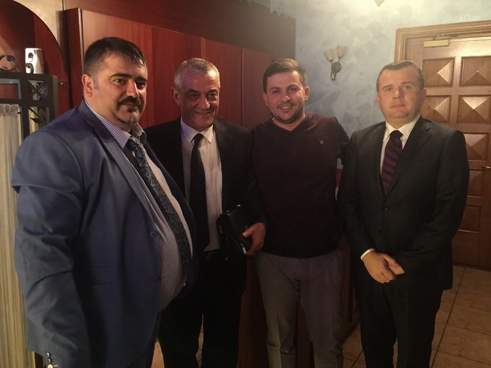 FOTO/Ikonat e PS sipas deputetit Eduard Ndocaj. Fansat: Eduard mos e dh…!