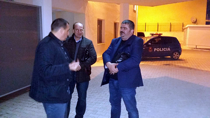 FOTO LAJM/ “Kaubojsi” “kontroll të befasishëm” te policia e Lezhës, kryepolici pasionant, entuziast dhe krenar për këtë vizitë