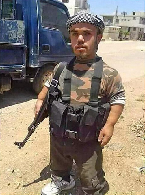 FOTO/ “El-Chihuahua”, xhihadisti më i shkurtër se kallashnikovi…