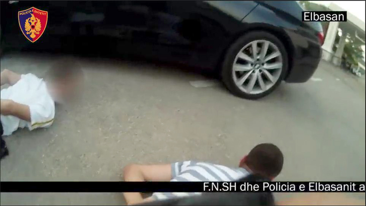 VIDEO/ Ja si u arrestuan personat që qëlluan dje mbi policinë në Elbasan