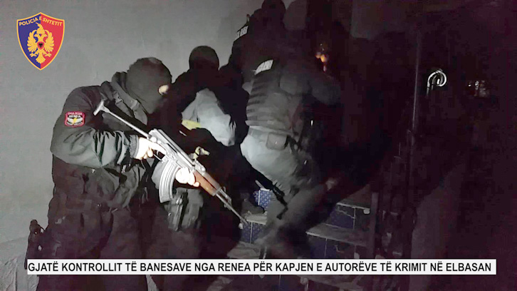 FOTO LAJM/ Masakra në Elbasan, policia kontrolle, në kërkim të autorëve