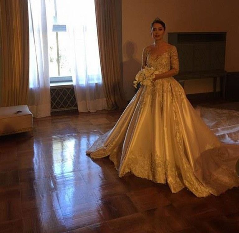 FOTO/ Fustani përrallor i nusërisë dhe kurora e Princeshë Elias