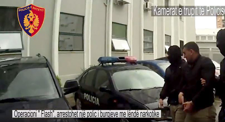 VIDEO/ Tiranë, arrestohet gardiani burgut dhe shoku i tij me 10 kg canabis