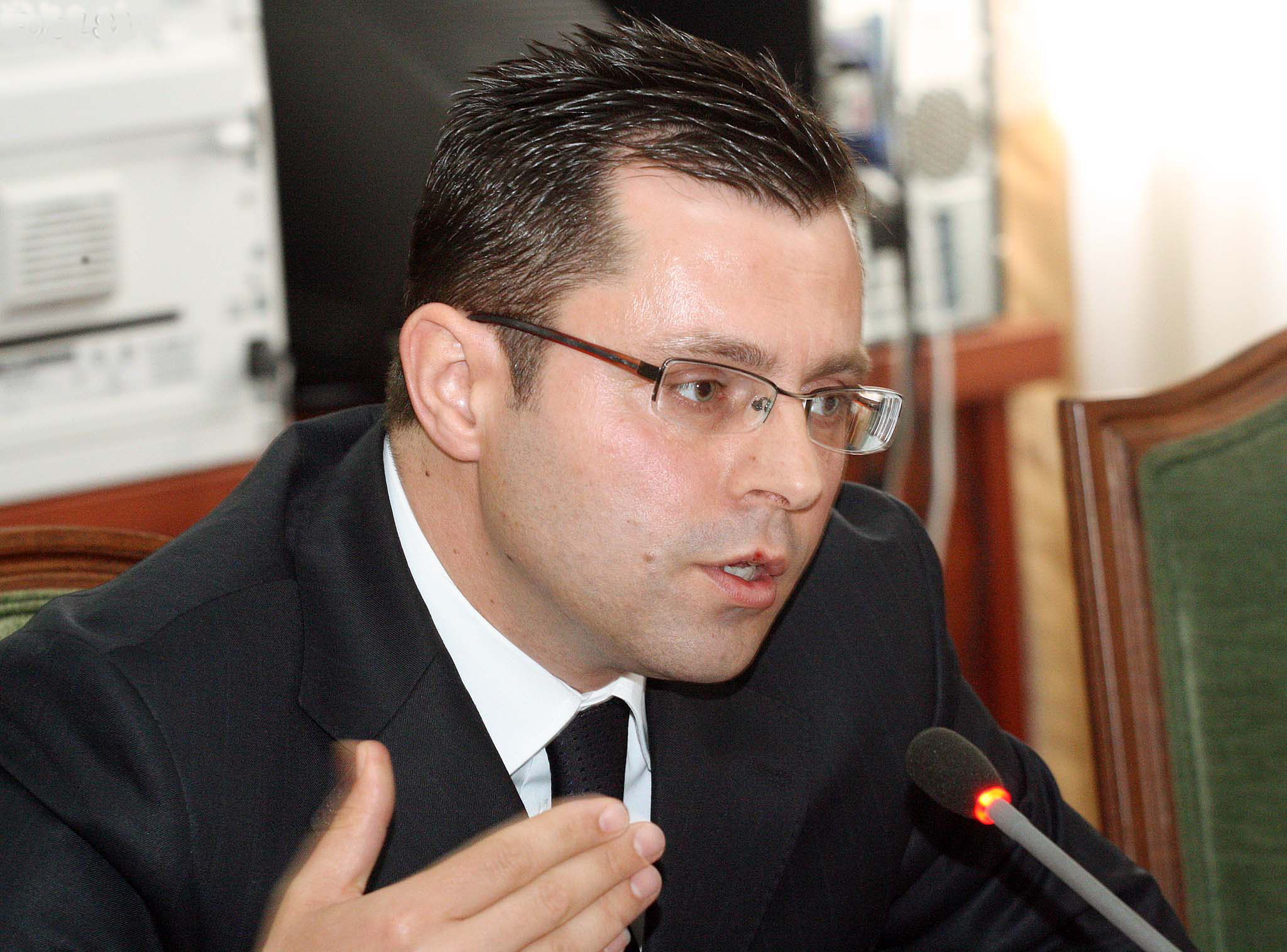 Pas të drejtës së fituar nga Gjykata Kushtetuese, Elvis Çefa kërkon rikthimin si nënkryetar i KLD-së