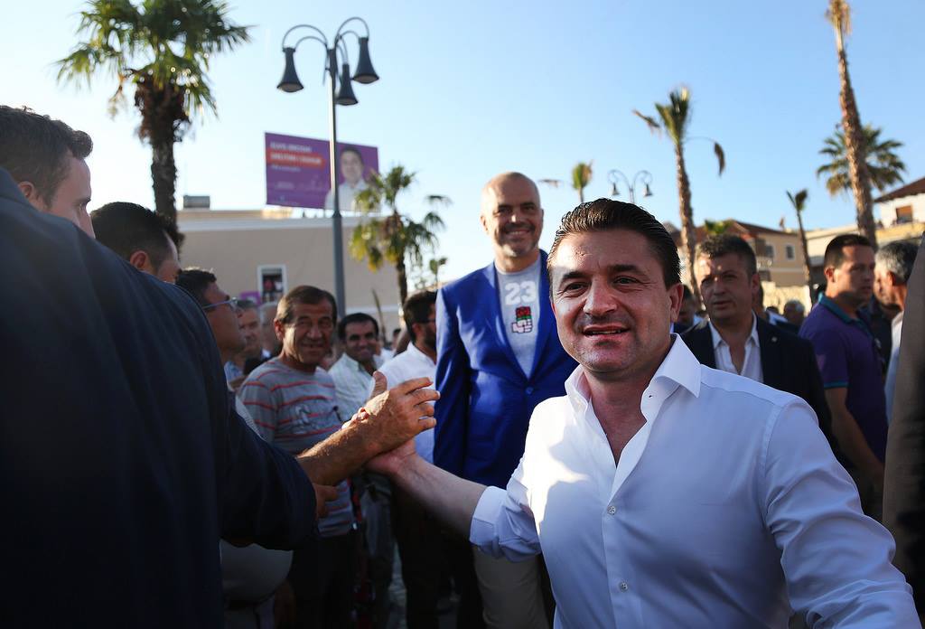 PD vendos bojkotin e kryetarëve të inkriminuar në Kavajë e Krujë, ikinj këshilltarët