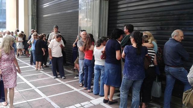 Pse po vonon legalizimi i emigrantëve shqiptarë në Greqi