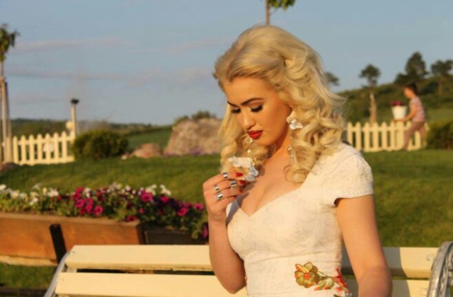 FOTO LAJM/ Maturantja më e bukur në Prishtinë