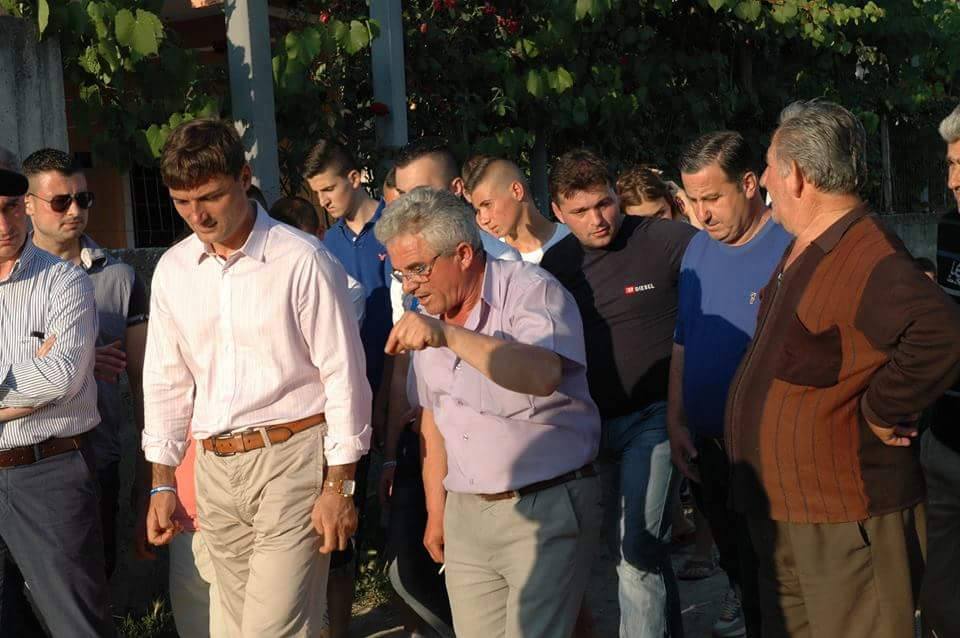 Alibeaj: Po zbuloj modelin socialist në Fier, varfëri, vjedhje investimesh, një qytet të zymtë