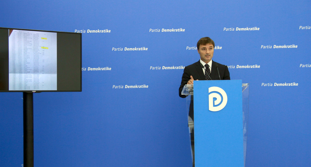 ENKELEID ALIBEAJ/ “Audi” A8 pronë e Saimir Tahirit, si linjë e trafikut të drogës AA 0003 GB