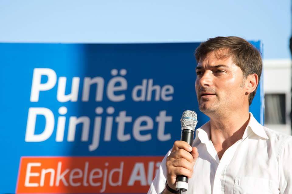 Alibeaj mbledh në Fier më shumë mbështetës se Rama: Të ngremë bashkinë e Fierit për të gjithë