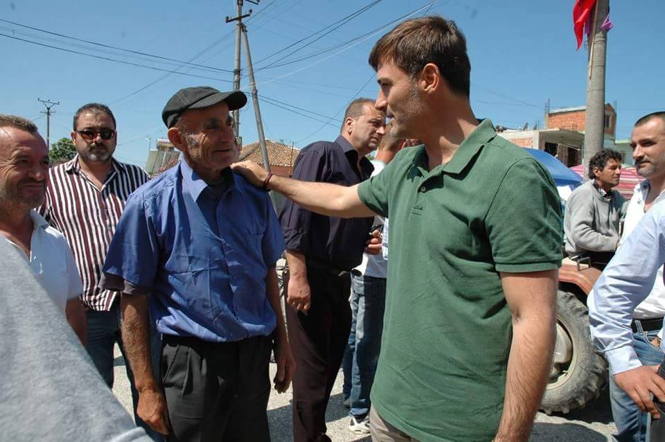 Alibeaj një paketë për fermerët: Vende tregtimi falas, rrugë dhe leje ndërtimi