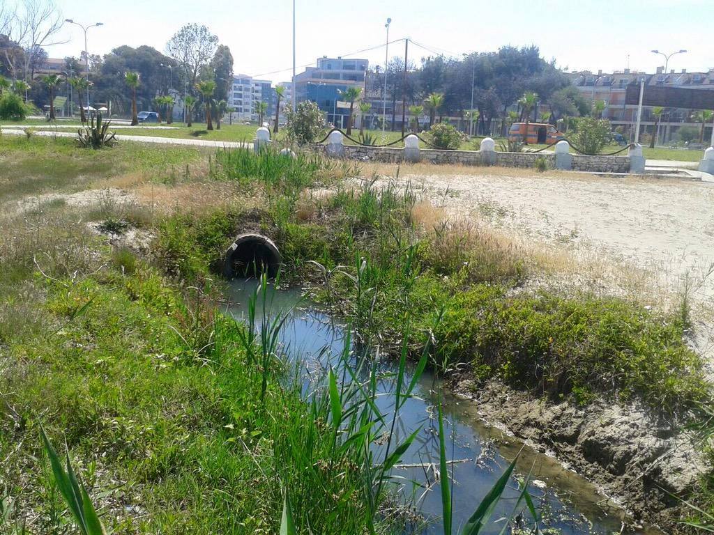 Ushtria mbylli një kanal ujërash të zeza në Golem, Edi Rama e Auron Tare në garë – kush të marrë meritat më parë