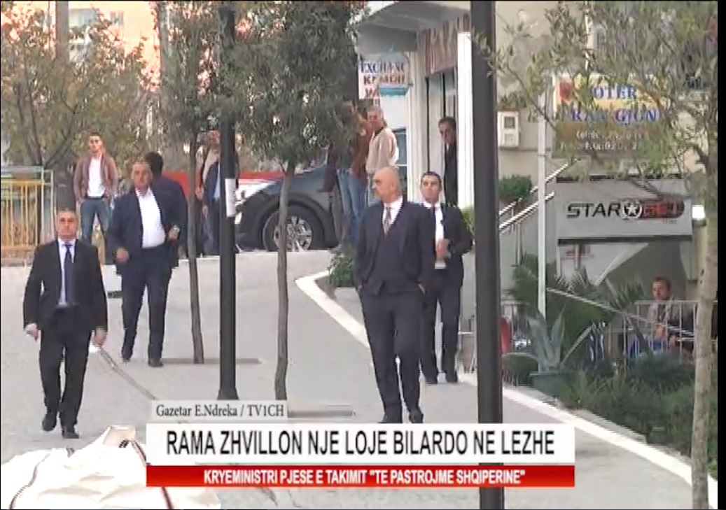 VIDEO/ Edi Rama rrugëve të Lezhës i rrethuar nga truproja të shumtë