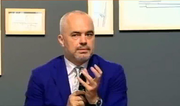 Rama me studentët: Pyesni për çfarë të doni…  Pas pyetjes së parë: O më kapët keq!