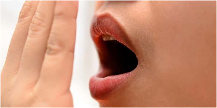 Si ta eliminojmë erën e keqe të gojës