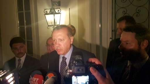 GRUSHT SHTETI/Foto e parë e Erdoganit pas grushtit të shtetit