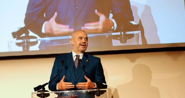 Kryeministri Rama paralajmëron: Kush shet naftë jashtë standardeve, ndëshkohet