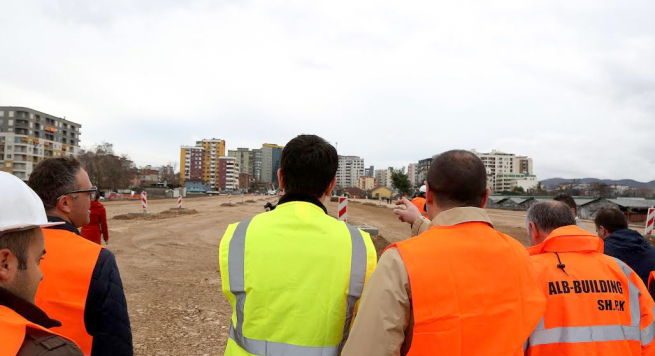 Erion Veliaj nuk guxon të vizitojë të përmbyturit, sahati i ka mbetur para vizitës në Sri Lanka