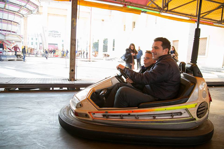 FOTO LAJM/ Erion Veliaj “kompenson” kohën e humbur me shitje fiqsh