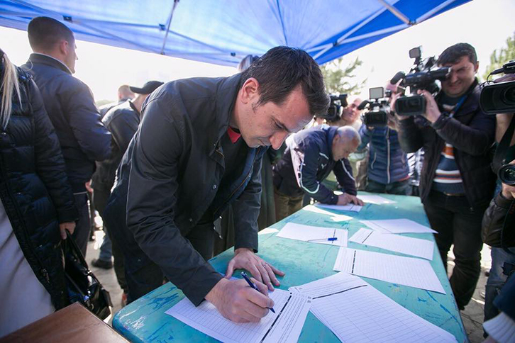 Ironizon Astrit Patozi: Për Vettingun firmosi lali Eri, nuk është nevoja të nënshkruajë Armando Prenga