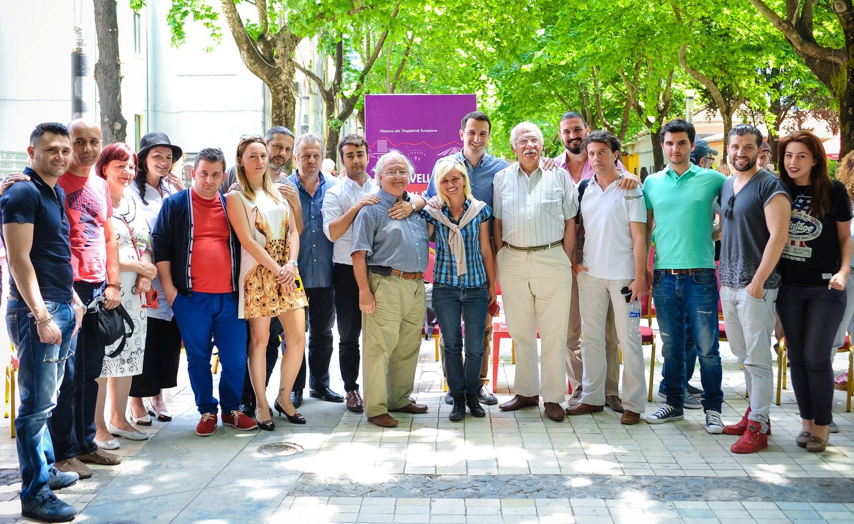 FOTOLAJM/Erion Veliaj, takimi me aktorët (e portokallisë)