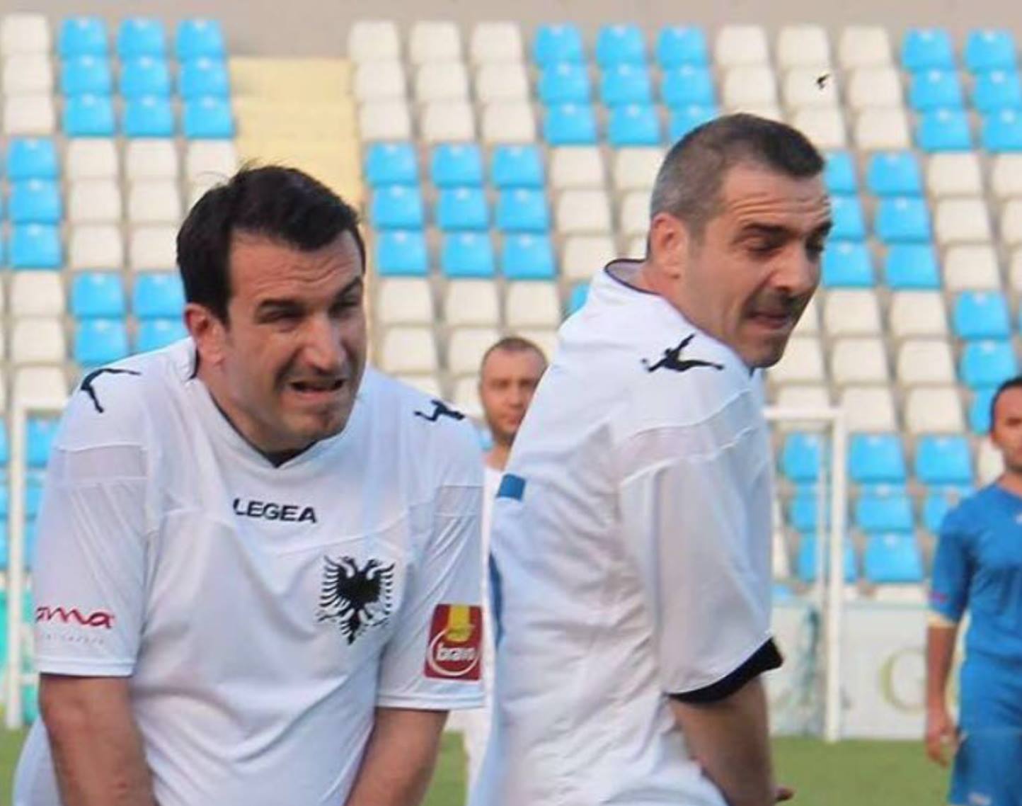 FOTO LAJM/ Rivaliteti qesharak si kalamaj, i dy nxënësve të Edi Ramës