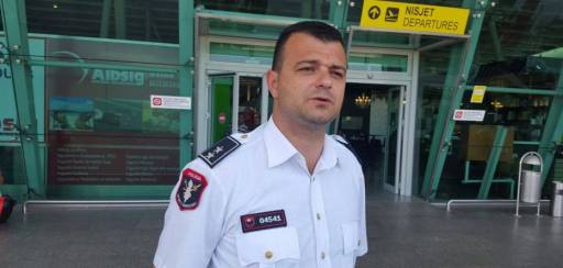 FOTO SKANDAL/ “Policia që duam”, shefi komisariatit të Policisë fillon fushatën për PS-në