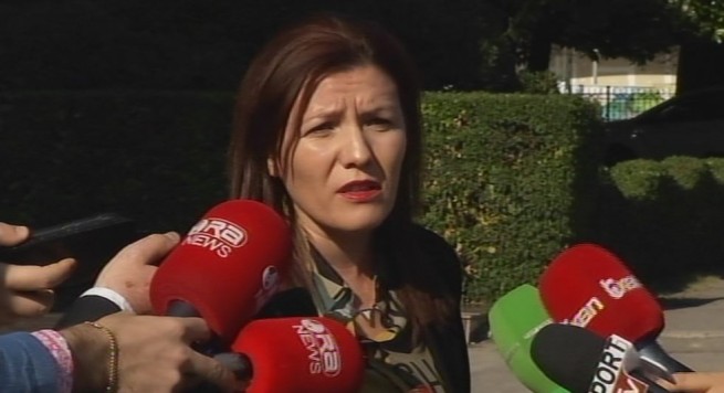 Qeveria tërhiqet nga dënimi me burg për shpifje