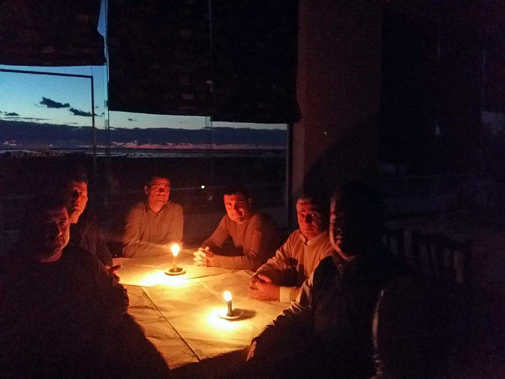 FOTO LAJM/ Në Novoselë të Vlorës rikthehen “Fjalët e Qiririt”…