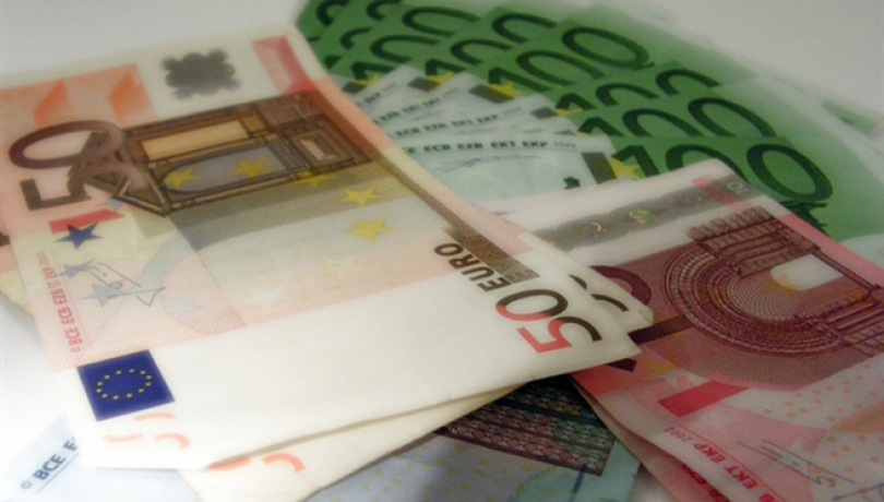 Mashtruan me para të falsifikuara, arrestohet një  burrë dhe një grua