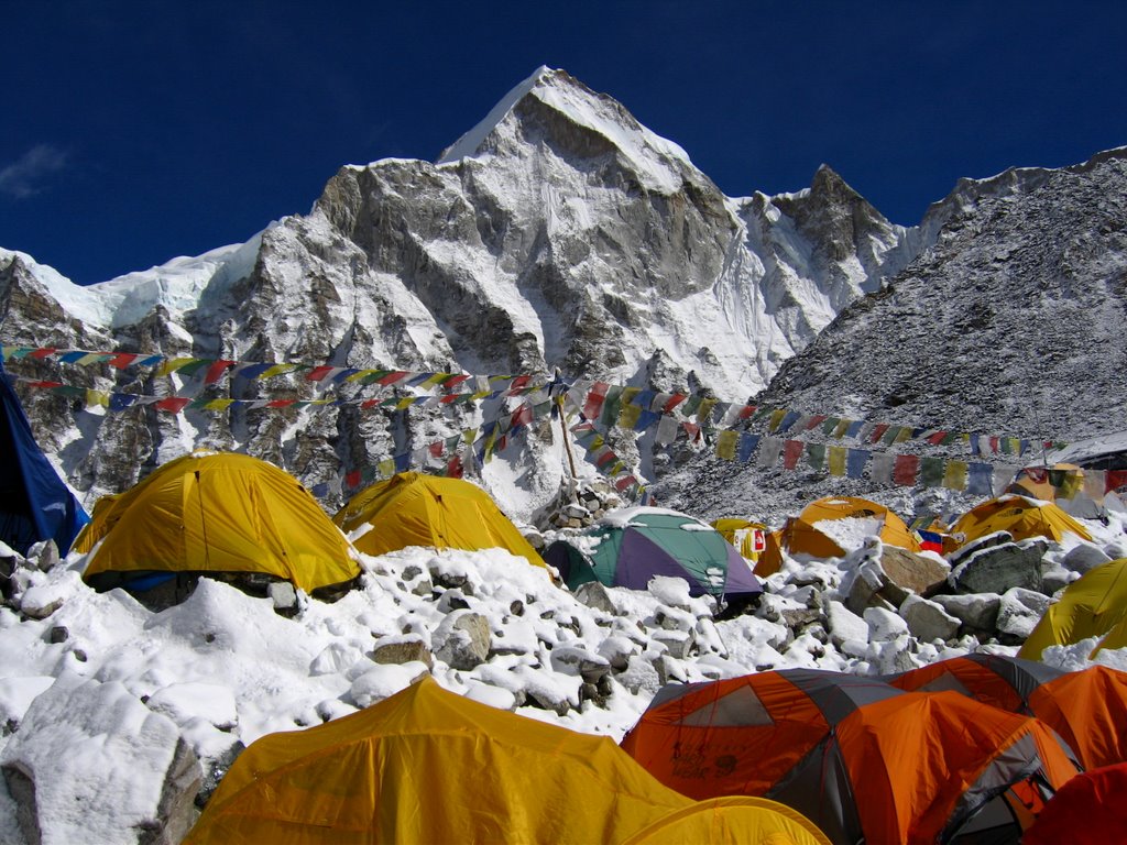 Tërmeti në Nepal shkakton ortek dhe 8 viktima në Everest