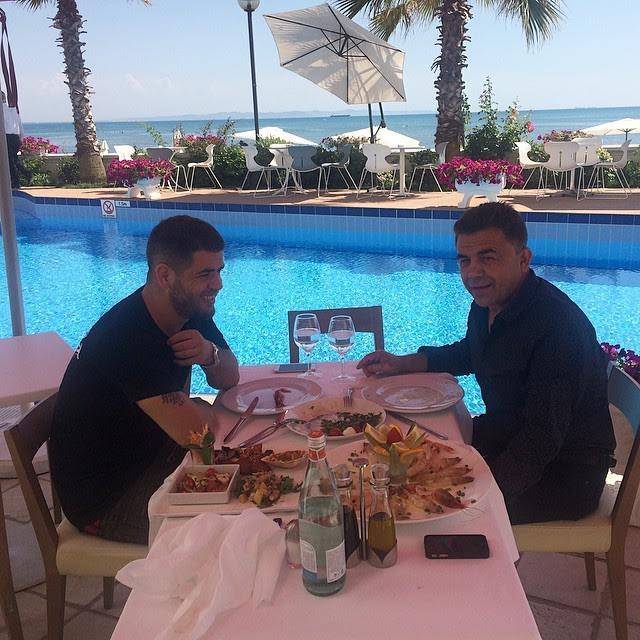 Flet babai i Noizy-t: Donin ta poshtëronin. Ata me armë, im bir i sakatoi me grushte