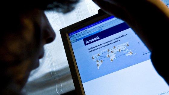 Qeveria Merkel vendos të censurojë “Facebook”-un