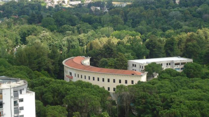 Studentët protestë për tjetërsimin e ndërtesës së Gjeologji-Miniera