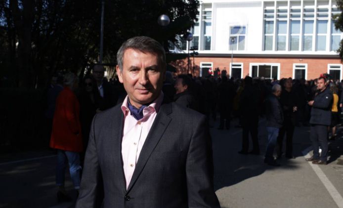 Fatbardh Kadilli reagon per Roshin: Qeveria kërkon të rrijë në pushtet më kriminelë