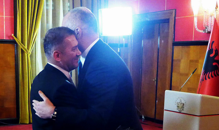 Këshilltari i Ramës ironizon: Impulset e Metës si përralla e ariut me goricat!