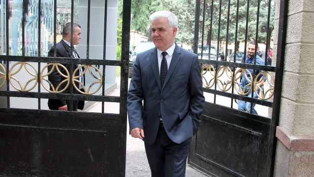 TRYEZA/ Fatmir Xhafaj del nga “ngujimi”, enigmë arsyeja