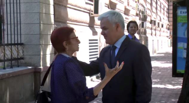 VIDEO/ Qytetarja ironizon Fatmir Xhafajn: Çfarë hani që shëndosheni…?!